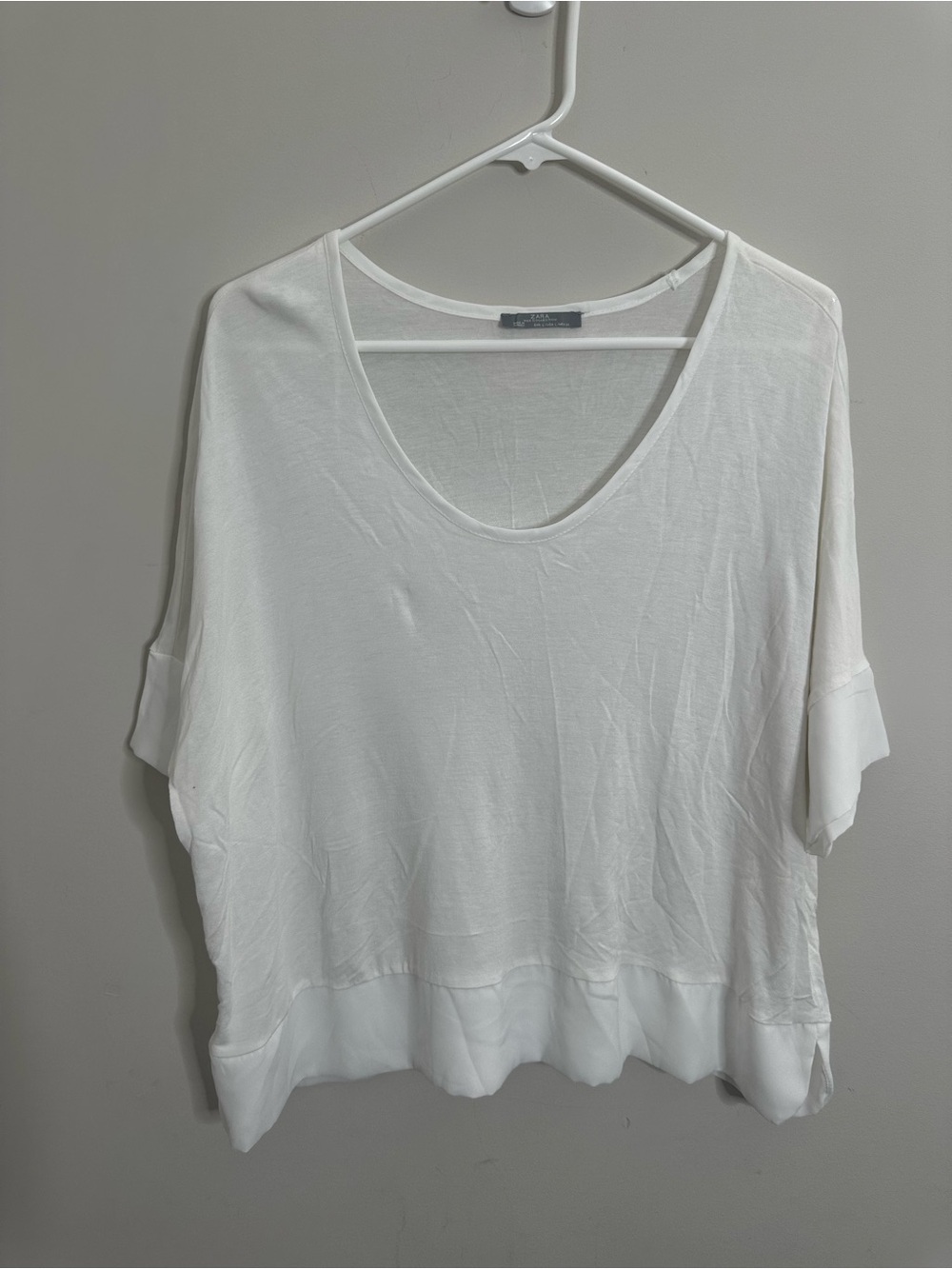 Zara White Lightweight V-Neck Women's Top - Casual Draped Tee LG